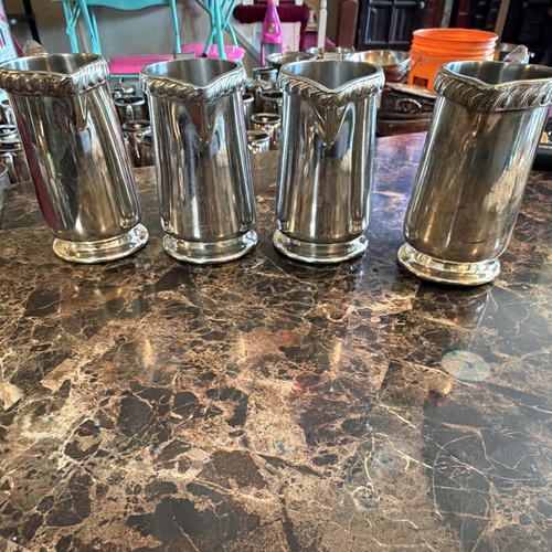 Set silverplate metal - of,